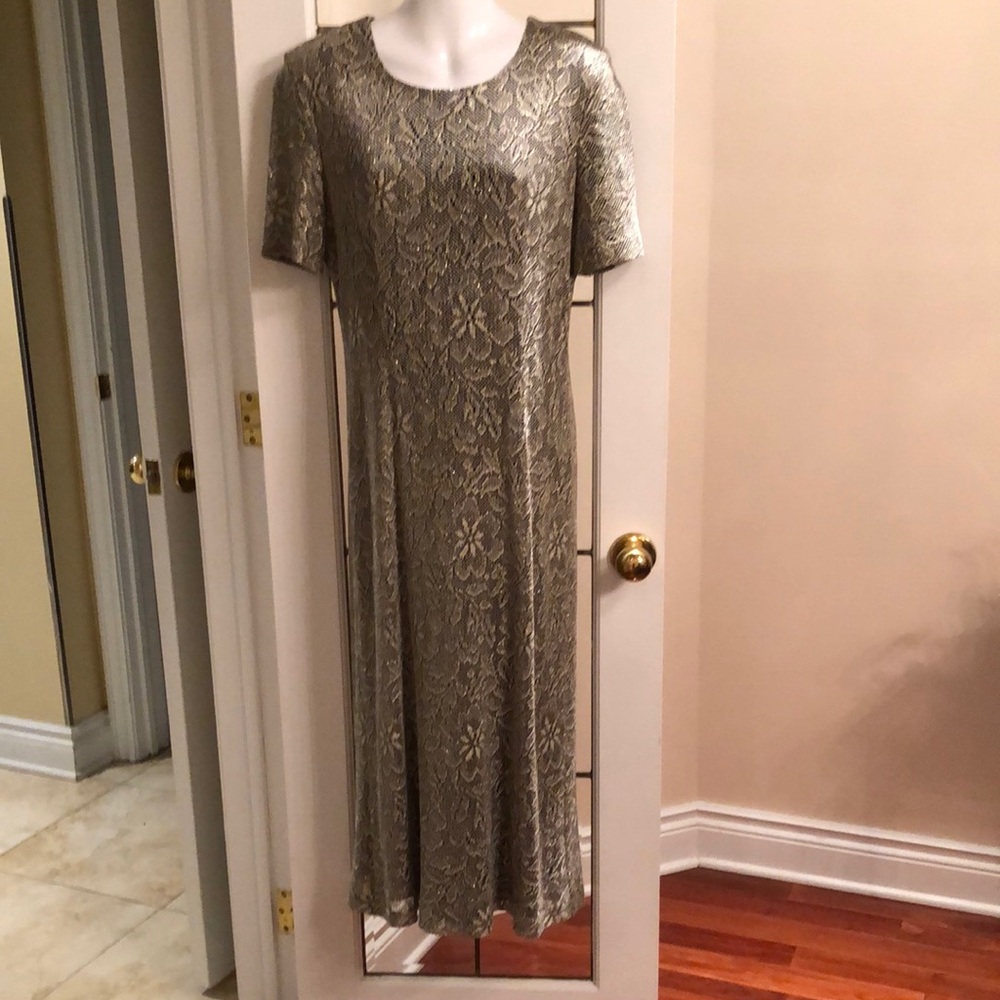 Vintage Gold Short-Sleeve Lace-Pattern Maxi Dress